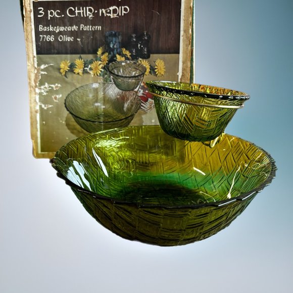 Vintage Indiana glass olive green basketweave pattern 3-piece Chip and Dip Set - Picture 3 of 8